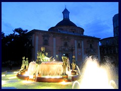 Plaza de la Virgen at dark - Turia Fountain